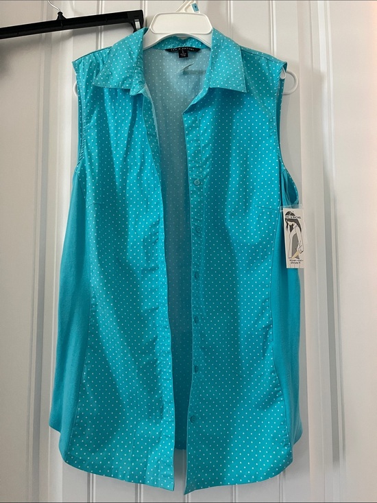 Zac & Rachel Tops - Zac & Rachel Turquoise Polka Dot Sleeveless Button-Down Shirt